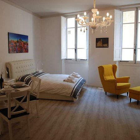 Berardi Palace - Vigna Nuova Apartment فلورنس المظهر الخارجي الصورة